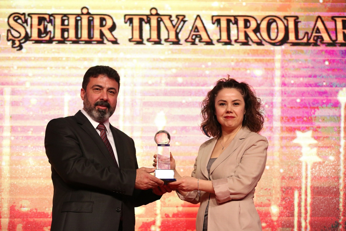 Altın Şehir Ödülleri\'nden Şehir Tiyatroları\'na Başarı Ödülü