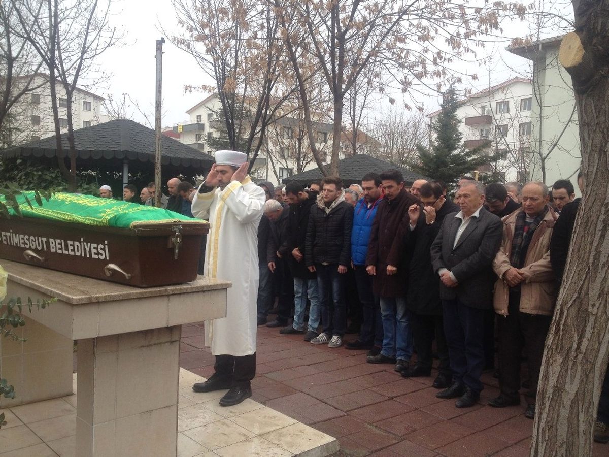 Ankara\'da Kazada Ölen Anne ve Kızı Son Yolculuğuna Uğurlandı
