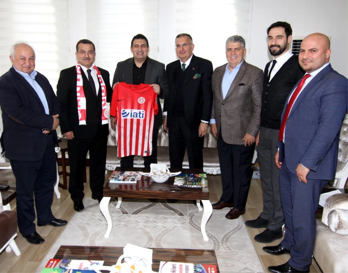 Antalyaspor Yönetim Kurulu\'ndan Emniyet Müdürü Uzunkaya\'ya Ziyaret