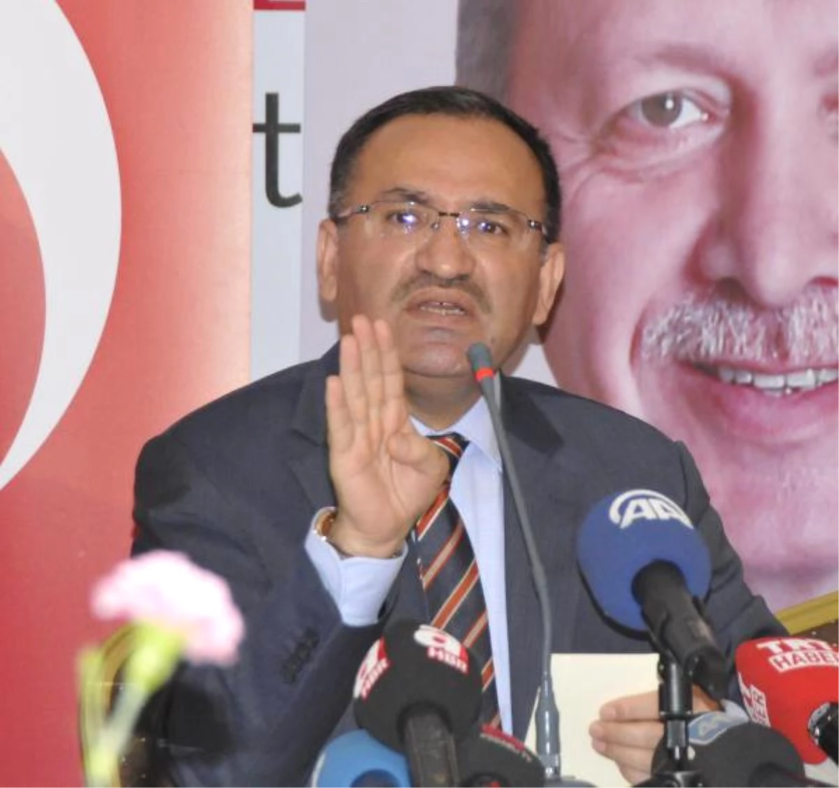 Bakan Bozdağ: Hollanda Başbakanı\'nın Yaptığı Esasında Bir Çocukluk