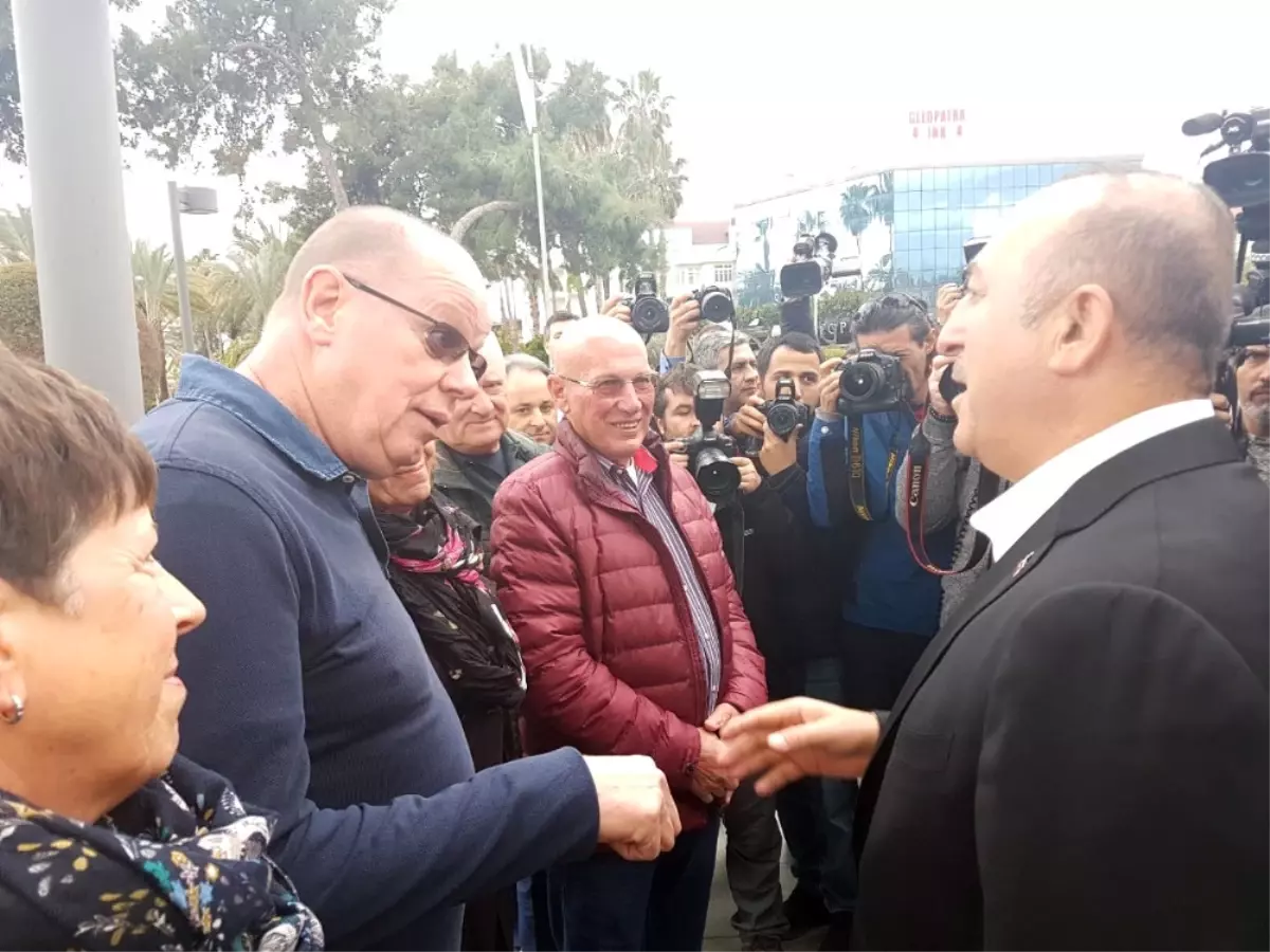 Bakan Çavuşoğlu Yerleşik Hollandalılarla Sohbet Etti