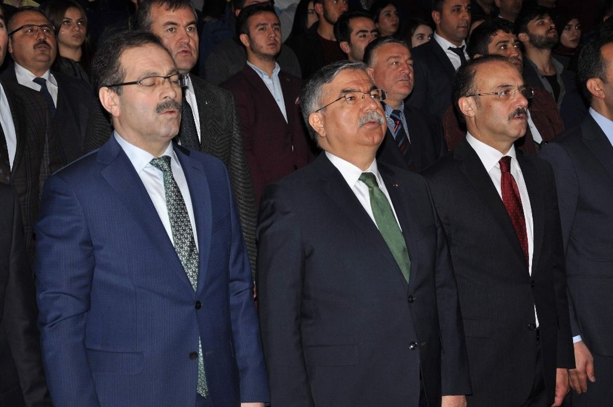 Bakan Yılmaz: "Evetle Türkiye\'ye Dördüncü Demokrasi Cemresi Düşecektir"