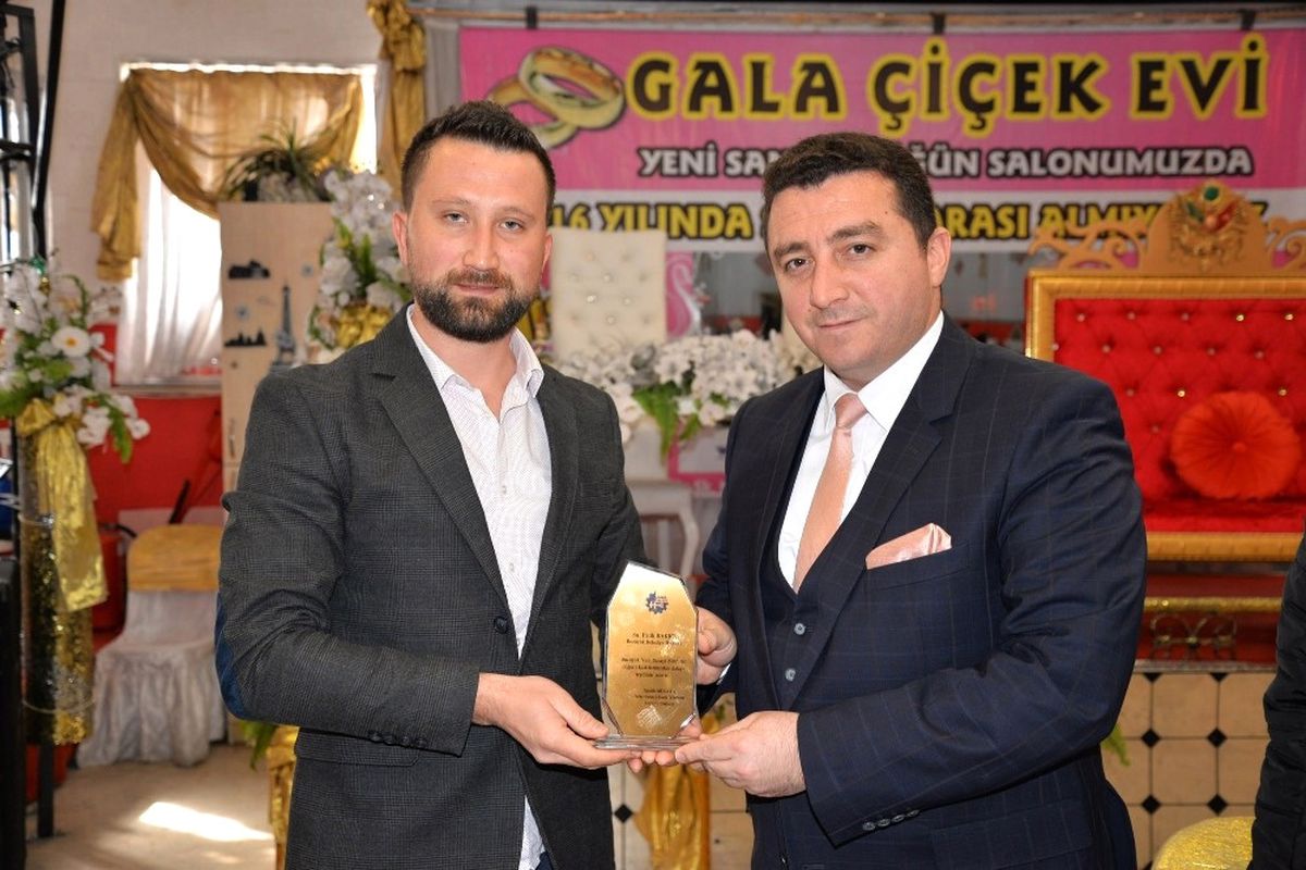Başkan Bakıcı\'ya Sanayi Esnafından Teşekkür Plaketi