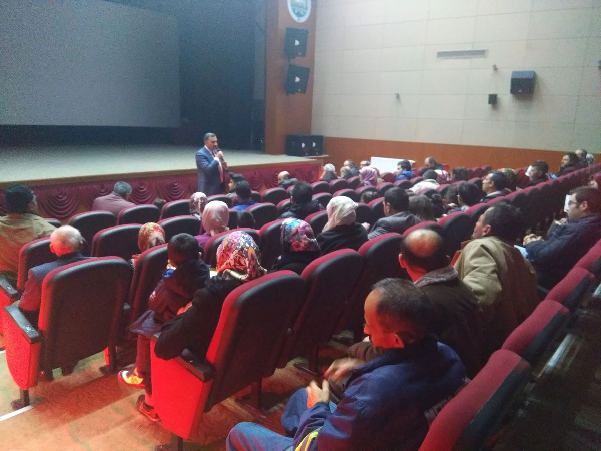 Başkan Cabbar Belediye İşçileriyle Sinemada Bir Araya Geldi