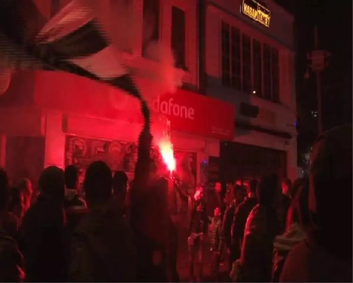 Beşiktaşlı Taraftarların Çeyrek Final Coşkusu