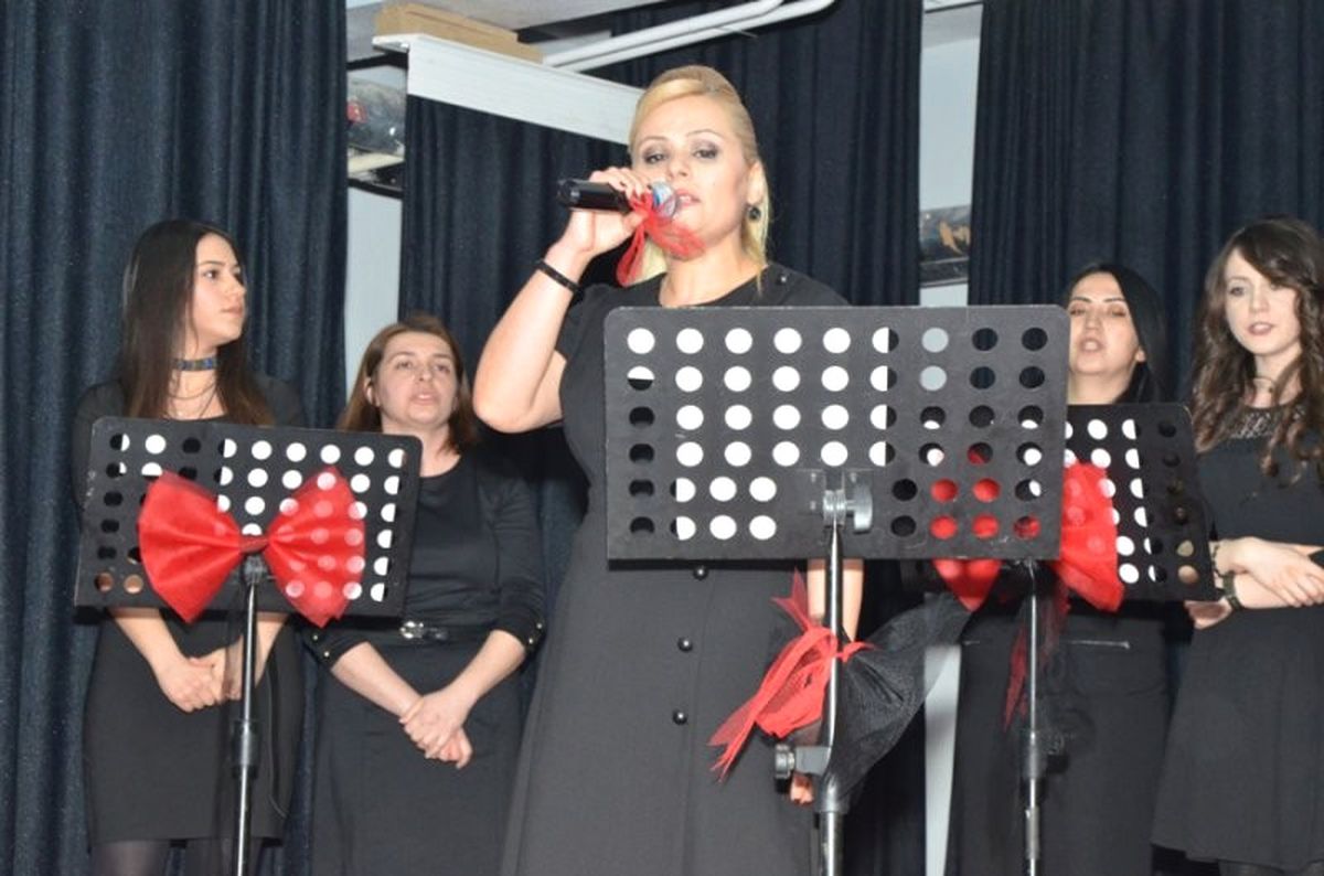 Bilecik\'te Öğretmenlerden Şiir ve Müzik Dinletisi