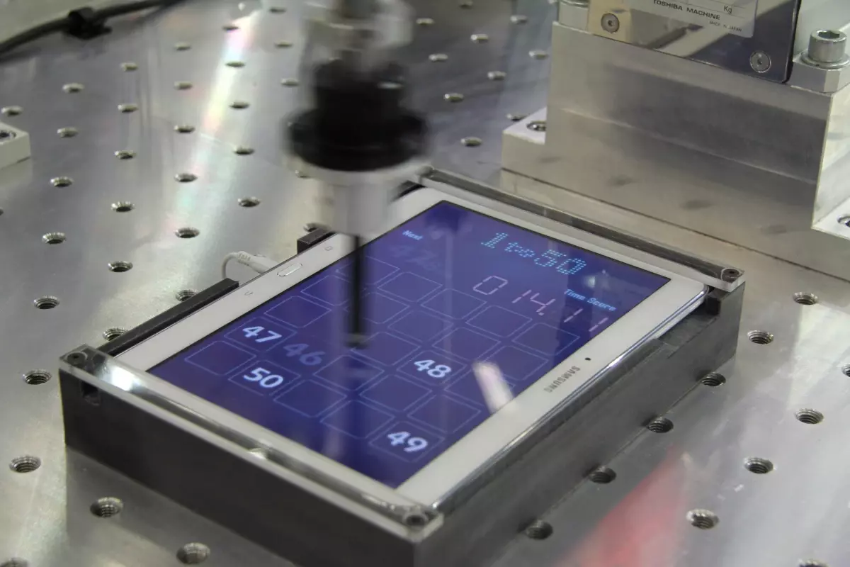 Bu Robotlar Şarkı Da Söylüyor Tablet De Kullanıyor