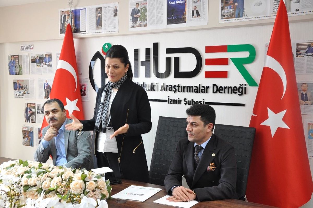 Cumhurbaşkanı Başdanışmanı Türkmenoğlu: "Çift Başlılık Türkiye\'ye Kaybettiriyor"
