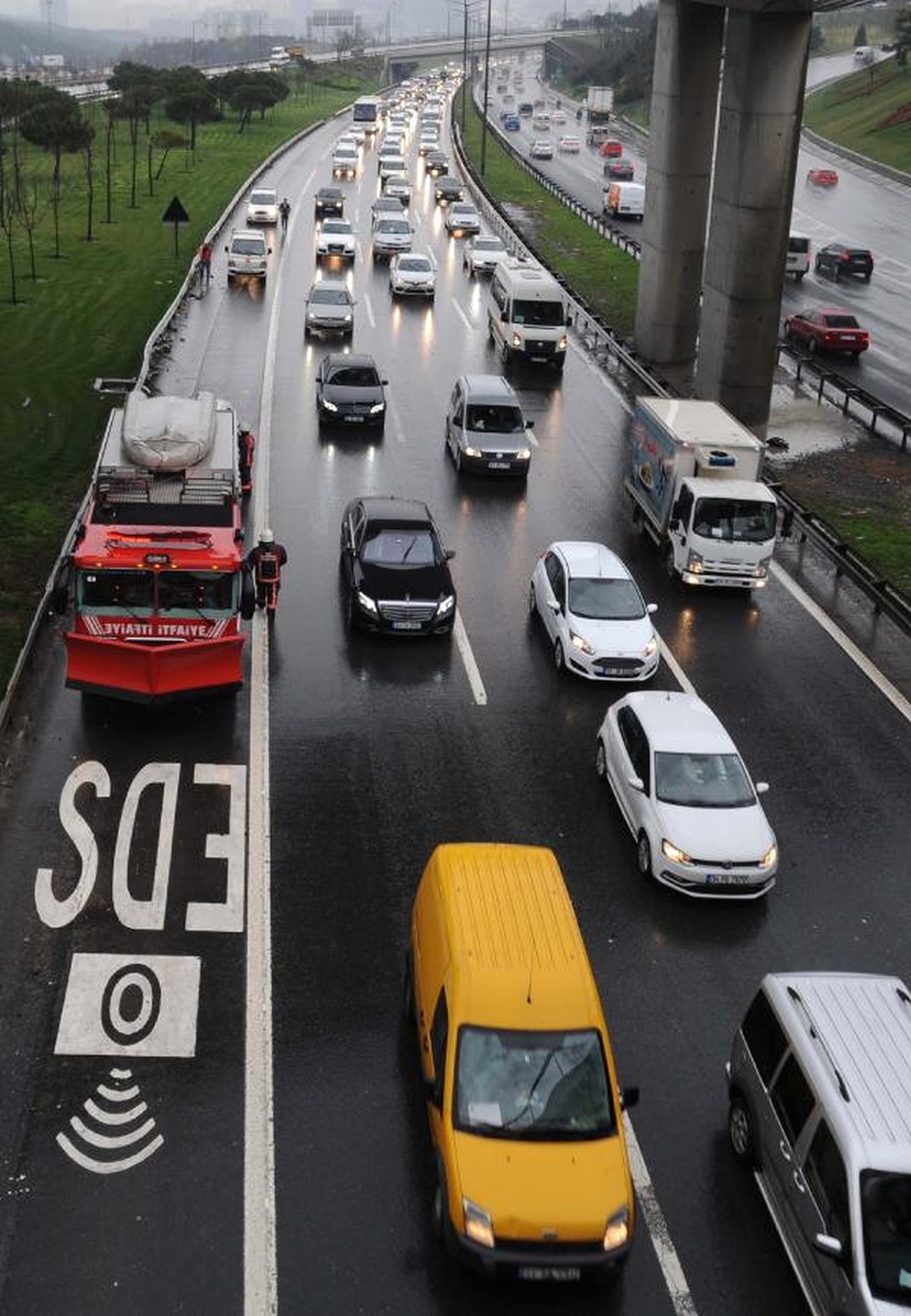 Dha İstanbul- Tem\'de Yoğunluğa Yol Açan Kaza