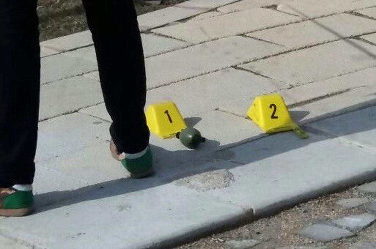 Elazığ\'da Çöp Konteynerinde El Bombası Bulundu