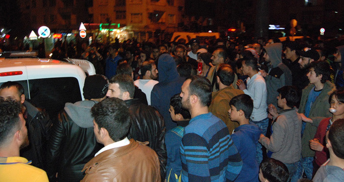 Karısından Ayrıldığı İçin İntihara Kalkışan Adamı Polis İkna Etti