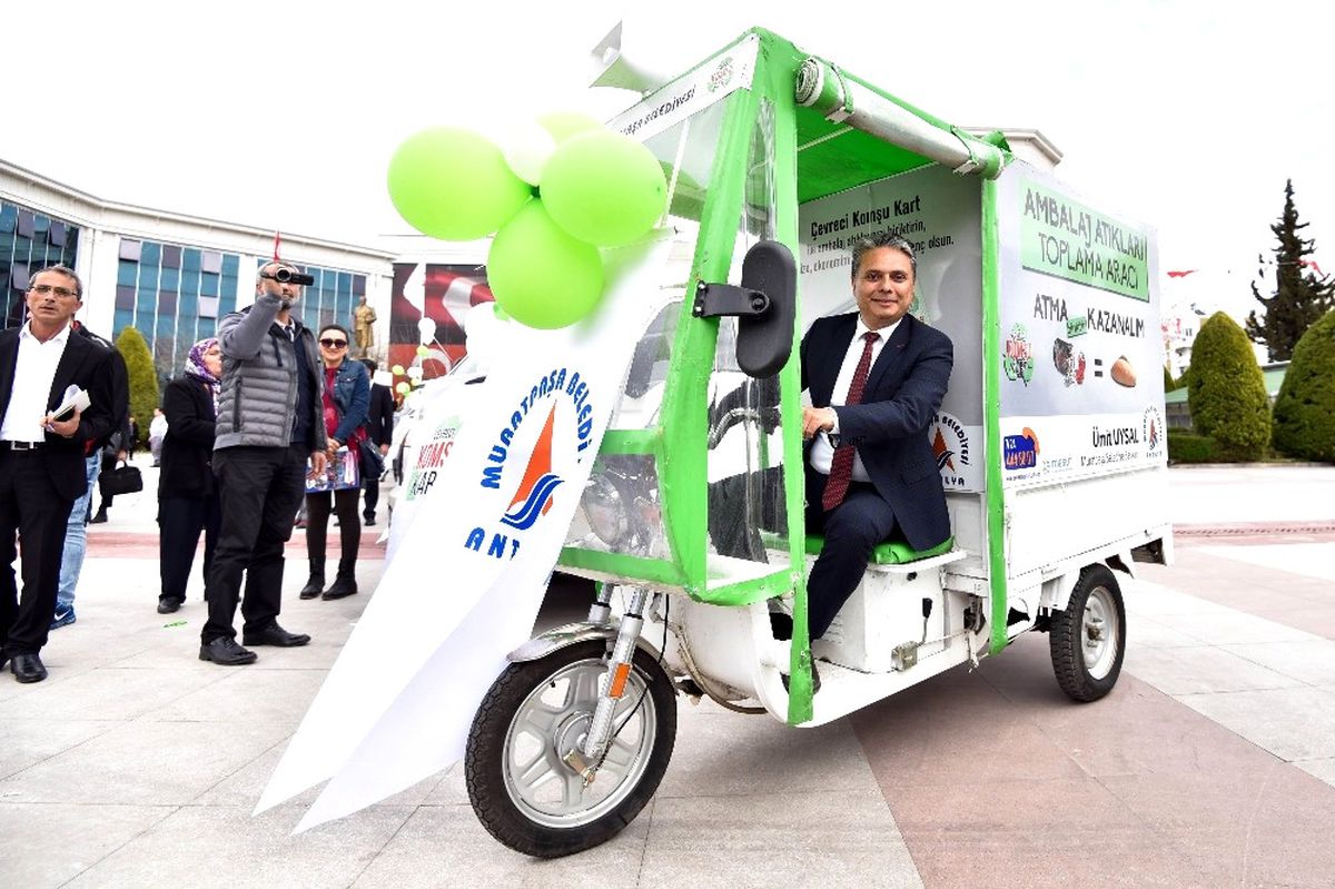 Evdeki Çöpler, Kadınlara Mutfak Harcaması, Çocuklara da Burs Oluyor