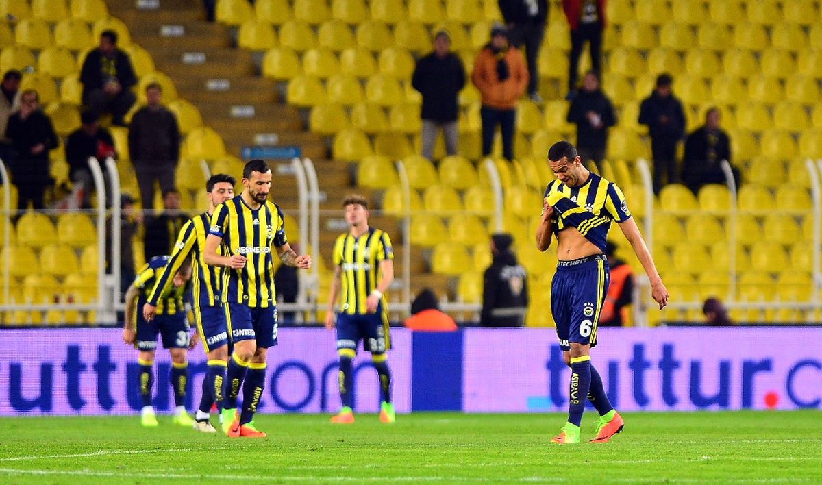 Fenerbahçe 4 Sezon Sonra Evinde 3 Gollü Yenilgi Aldı