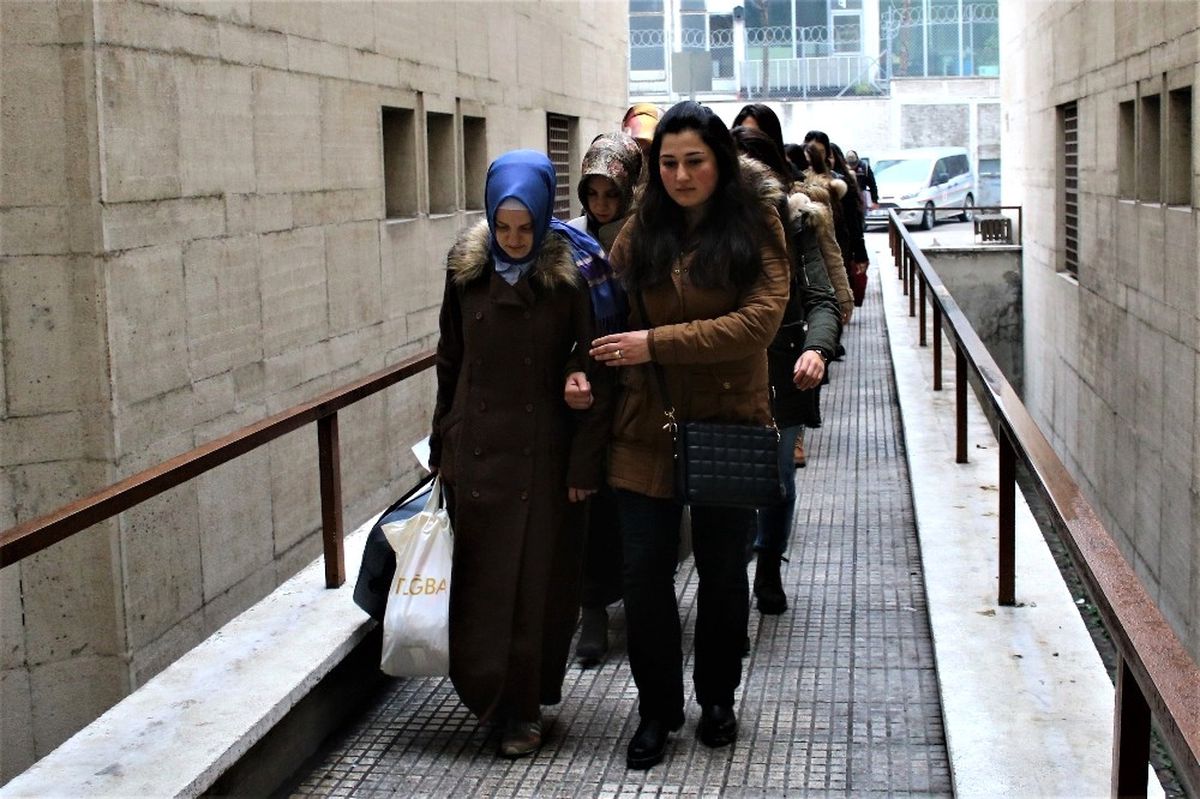 Fetö Operasyonunda Gözaltına Alınan 13 Kadın Şüpheli Adliyeye Sevk Edildi