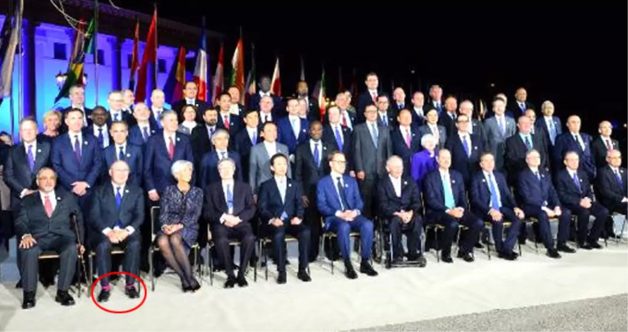 G-20\'de Fransız Bakan\'ın Eflatun Çorapları Olay Oldu!