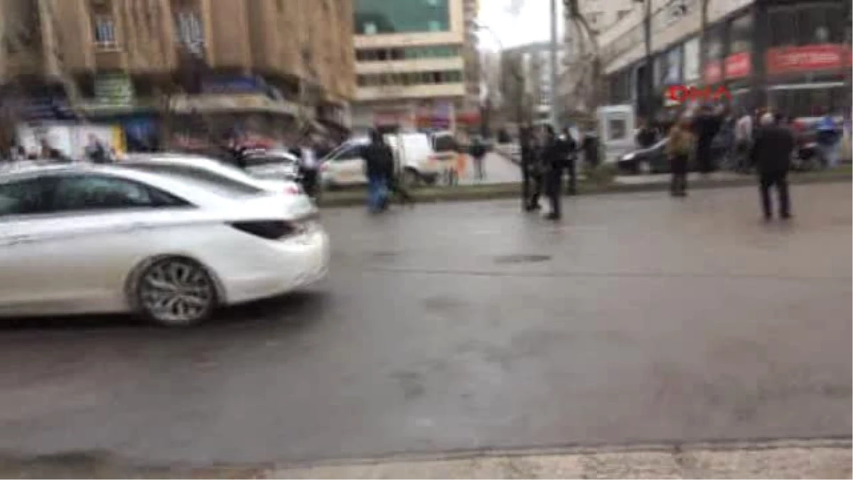 Gaziantep\'te Silahlı Kavga: 2 Yaralı, 3 Gözaltı