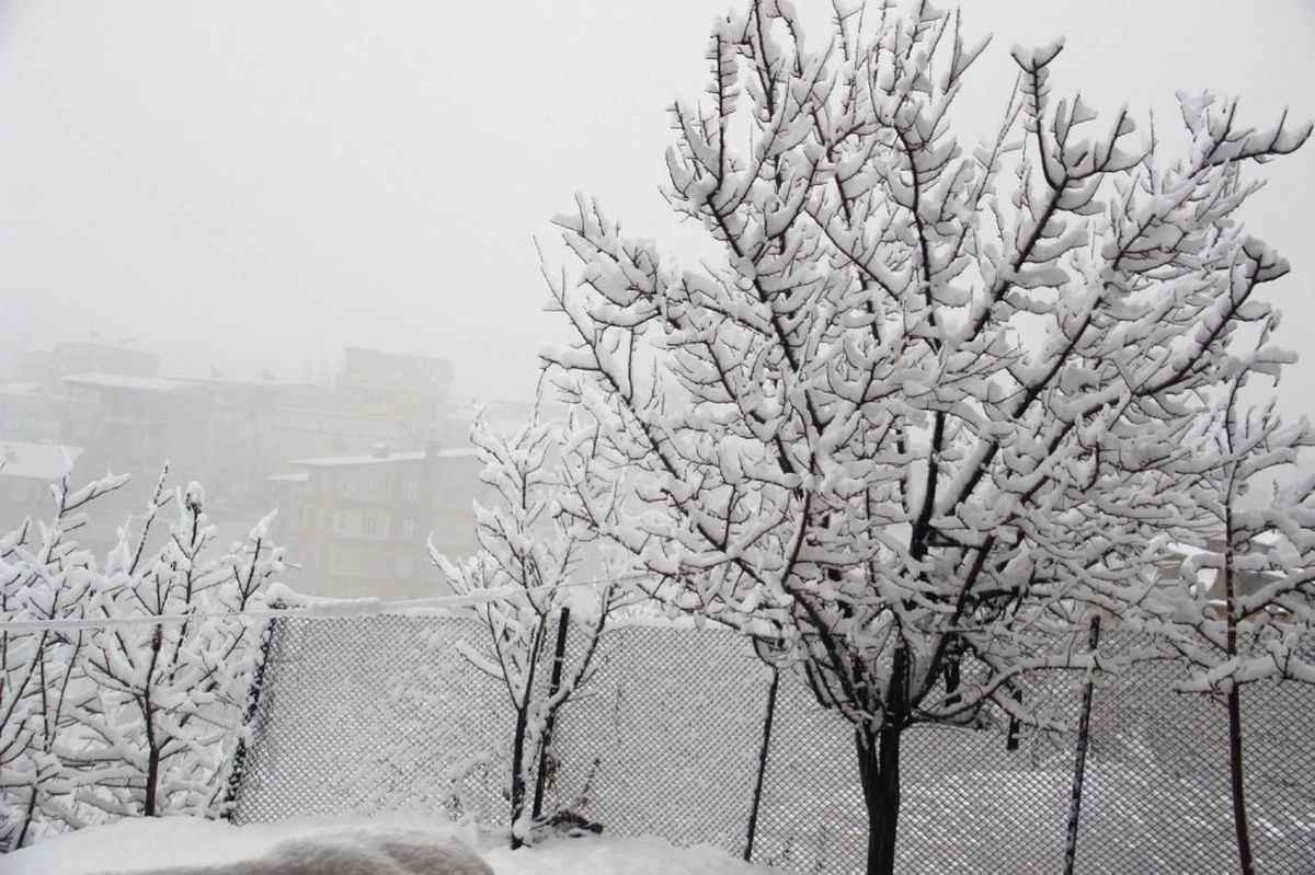 Hakkari\'de 14 Köy ile 30 Mezra Yolu Ulaşıma Kapandı