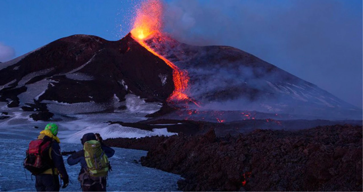 İtalya\'da Etna Yanardağı\'nda Yeni Patlama Meydana Geldi: 10 Yaralı