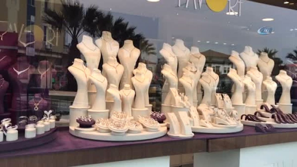 İzmir\'de Kuyumcu Soygununda Korku Dolu Anlar