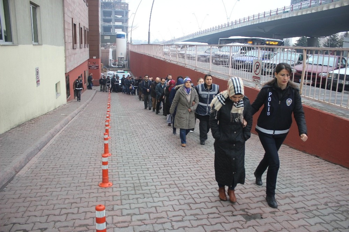 Kayseri\'de Fetö/pdy Operasyonunda Gözaltına Alınan 24 Kişi Adliyeye Sevk Edildi