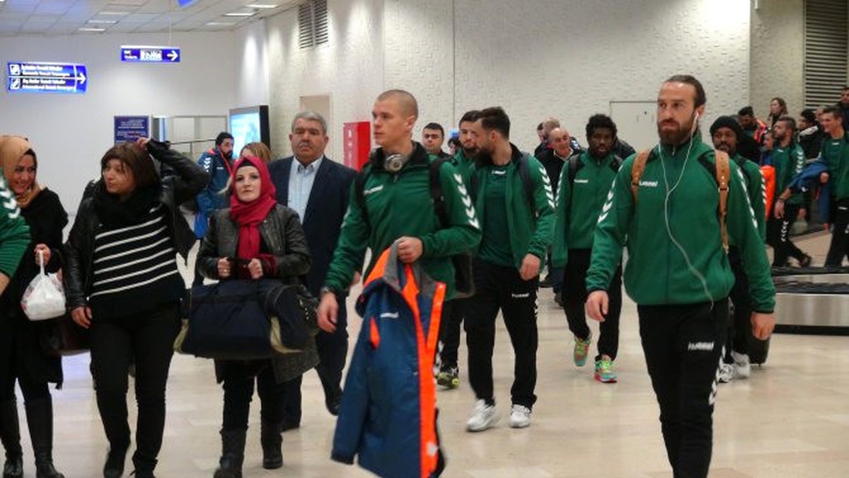 Konyaspor Gece Geç Saatlerde İstanbul\'a Geldi