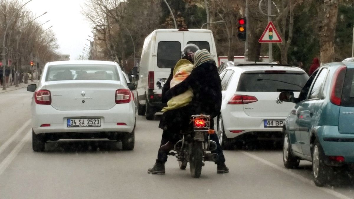 Kundaktaki Bebeğin Tehlikeli Yolculuğu