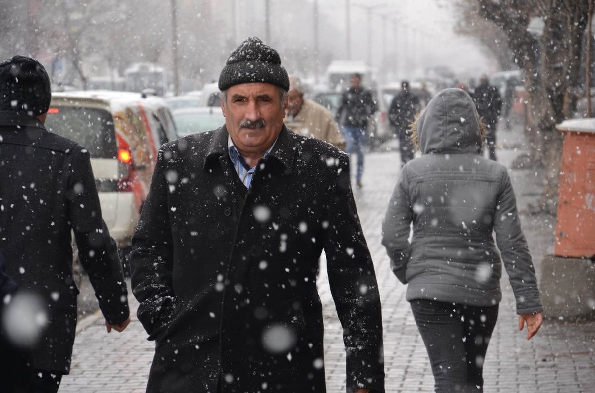 Muş\'ta Lapa Lapa Kar Yağışı
