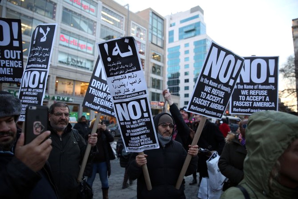 New York\'ta Trump\'ı Protesto Eden Gruba Polis Müdahalesi
