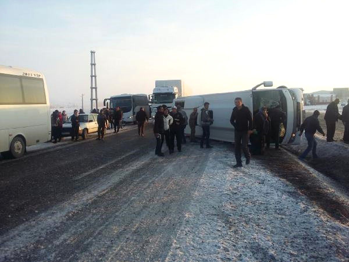 Niğde\'de Trafik Kazası: 12 Yaralı