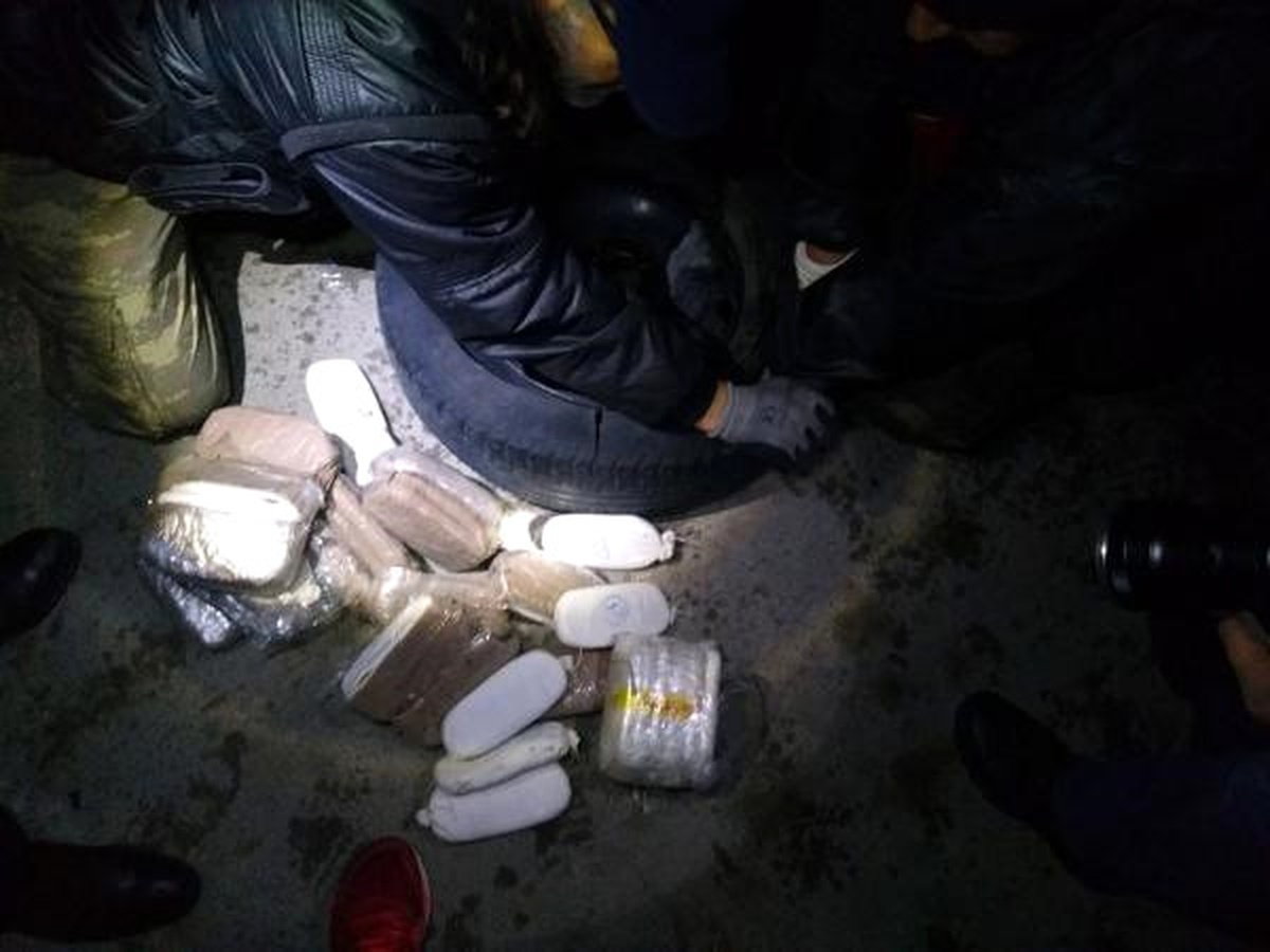 Otomobilin Yedek Lastiğinden 12 Kilo Esrar Çıktı