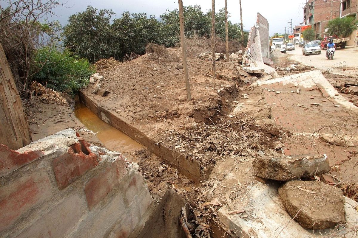 Peru\'da Sel 62 Kişinin Ölümüne 12 Bin Evin Yıkılmasına Yol Açtı