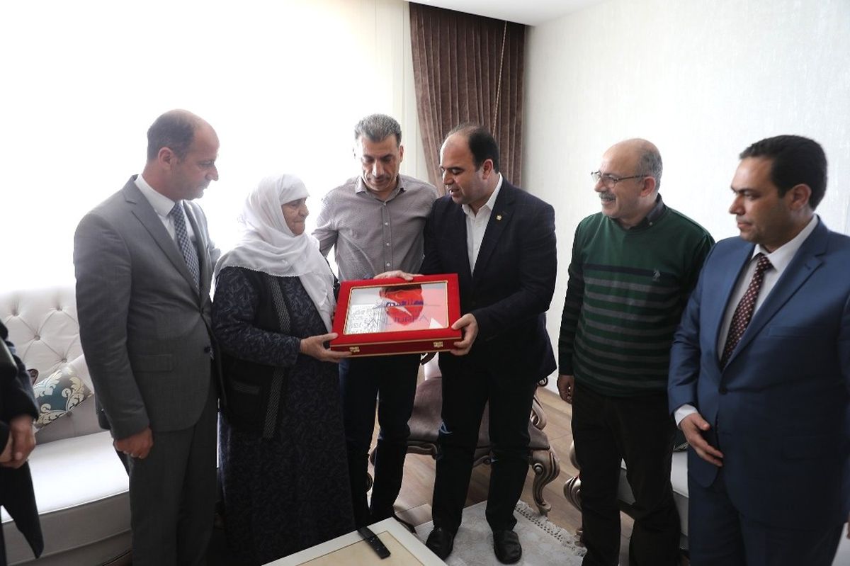 Şanlıurfa Büyükşehir Belediye Başkanı Nihat Çiftçi Şehit Ailelerini Ziyaret Etti