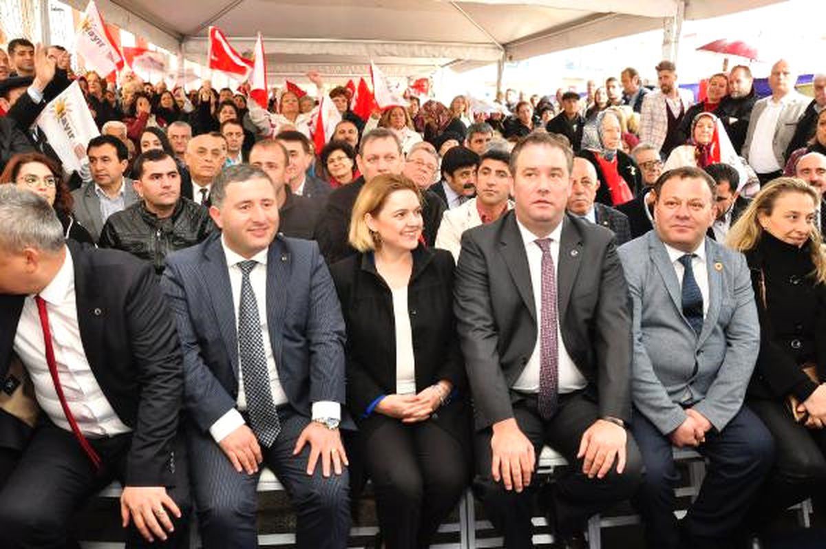 Selin Sayek Böke Gençlerle Referandumu Konuştu