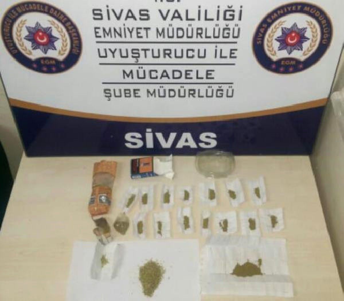 Sivas\'ta Uyuşturucu Operasyonu: 8 Gözaltı