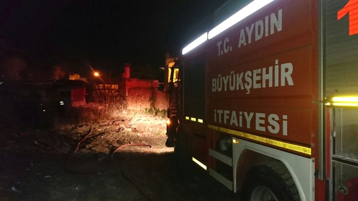 Söke\'de Metruk Evde Yangın