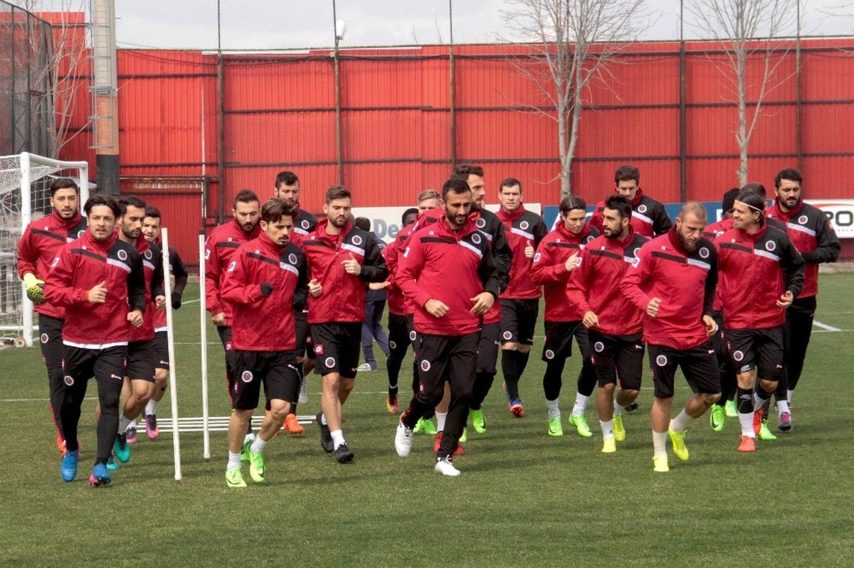 Ümit Özat: "80 Milyon Antrenör Var"