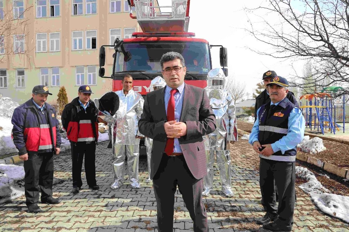 Varto\'da İtfaiye Erlerine Yanmaz Elbise