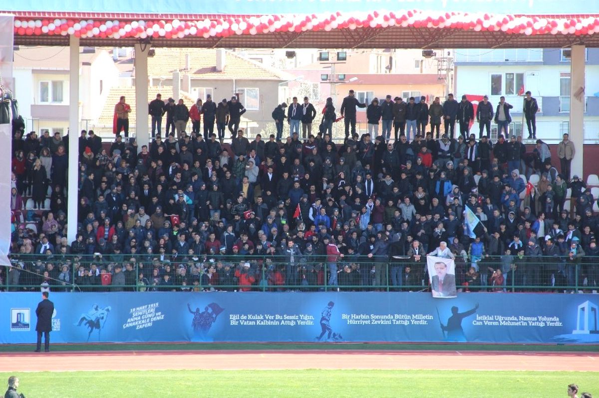 18 Mart Törenlerinde Çanakkale Belediye Başkanı Ülgür Gökhan\'a Protesto