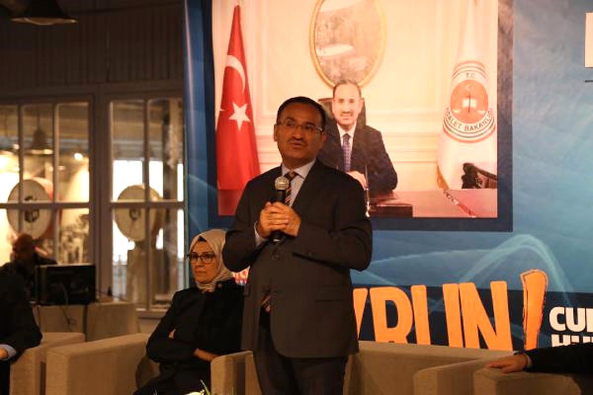 Adalet Bakanı Bozdağ, Gençlerle Buluştu