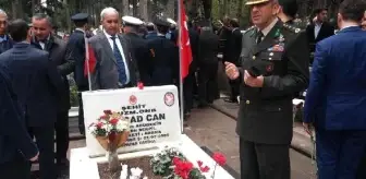 Albay Akkurt, Görev Arkadaşlarını Kurtaran Çavuşunun Mezarında Duygulandı