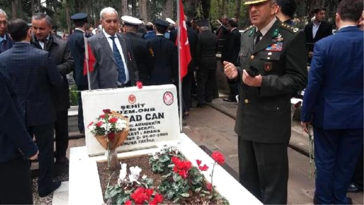Albay Akkurt, Görev Arkadaşlarını Kurtaran Çavuşunun Mezarında Duygulandı