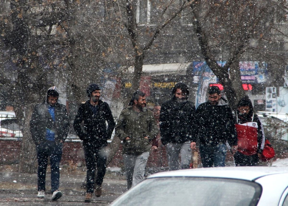 Ardahan\'da Sürpriz Kar Yağışı
