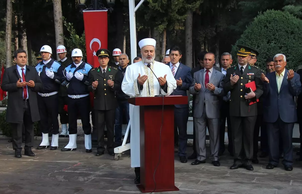 Atık Malzemelerden "Çanakkale Geçilmez" Sergisi