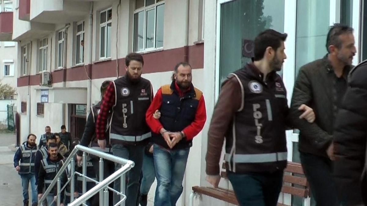 Ayvalık\'ta 19 Göçmen ve 12 Organizatör Yakalandı