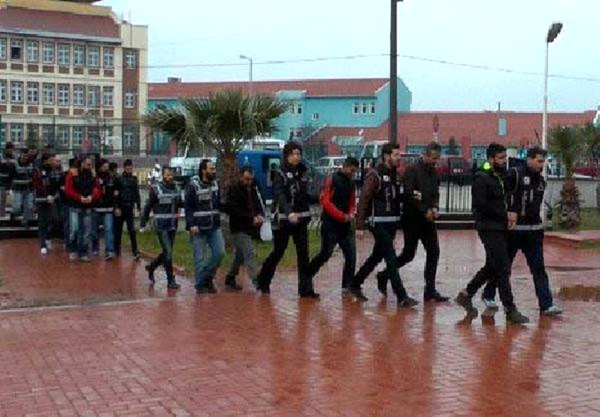 Ayvalık\'ta Göçmen Kaçakçılığına 11 Tutuklama