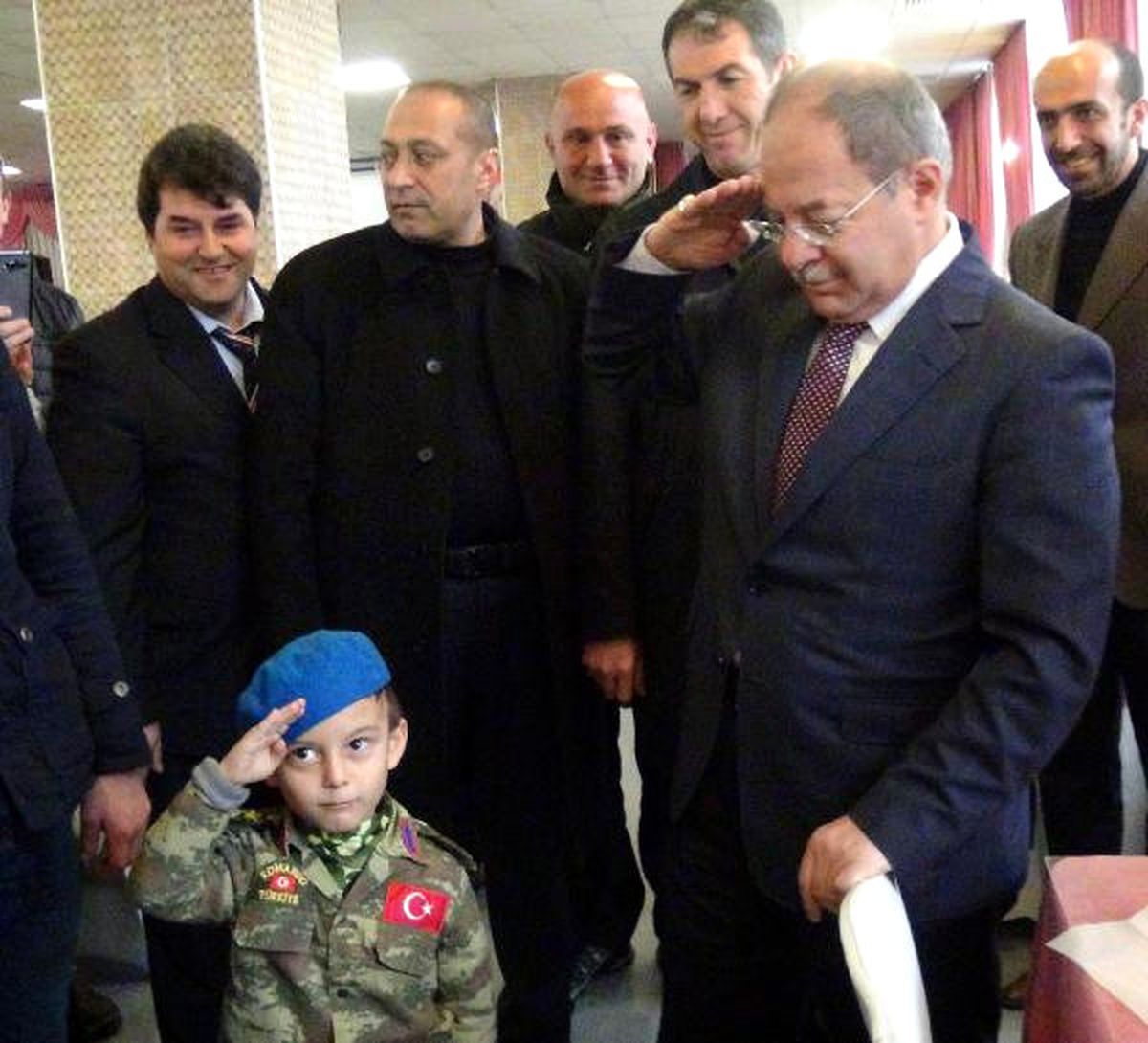 Bakan Akdağ, 5 Yaşındaki Şehit Yeğeni ile Asker Selamı Verdi