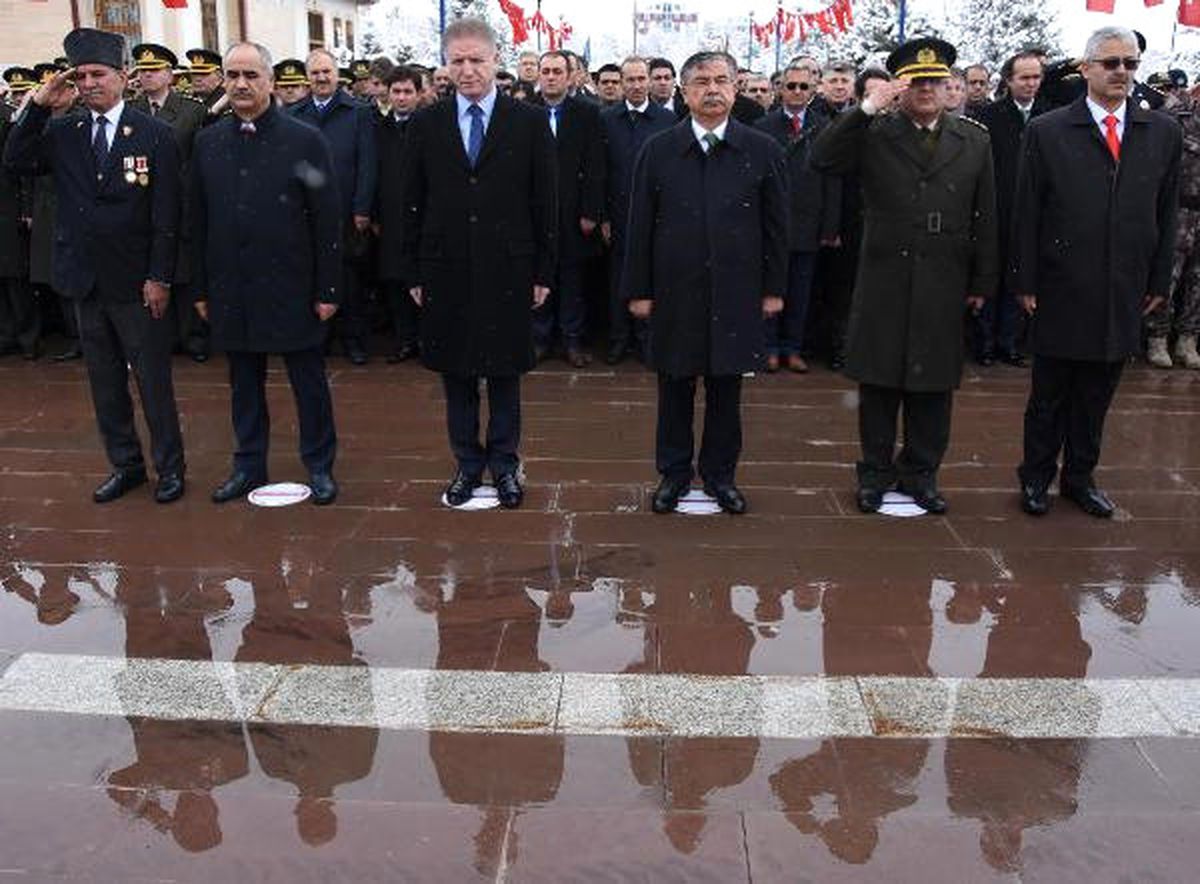 Bakan Yılmaz Sivas\'ta Şehitleri Andı