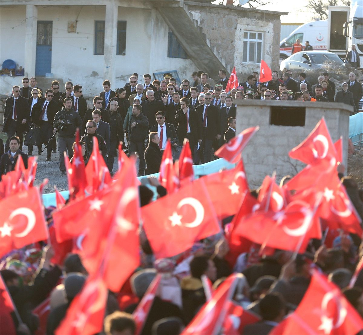 Başbakan Yıldırım, Ayvacık\'ta Vatandaşlara Hitap Etti