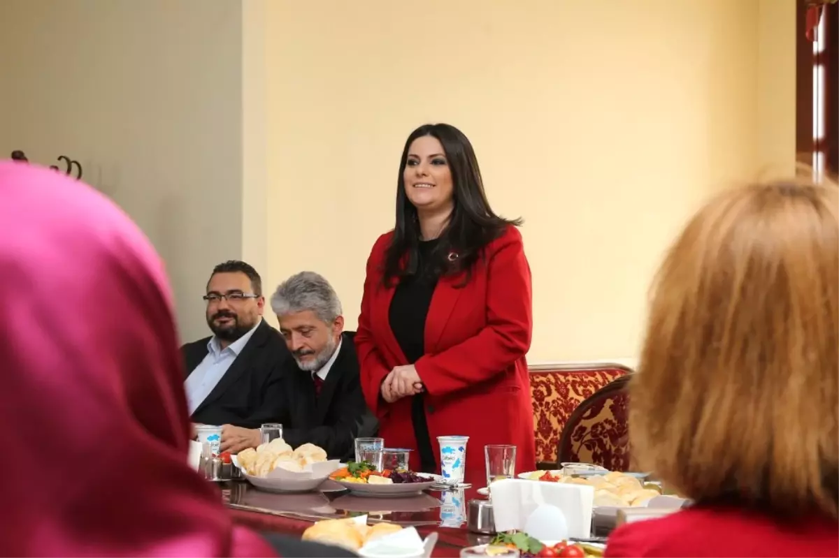 Başkan Tuna, Türk-Japon Dostluk Derneği\'yle Bir Araya Geldi