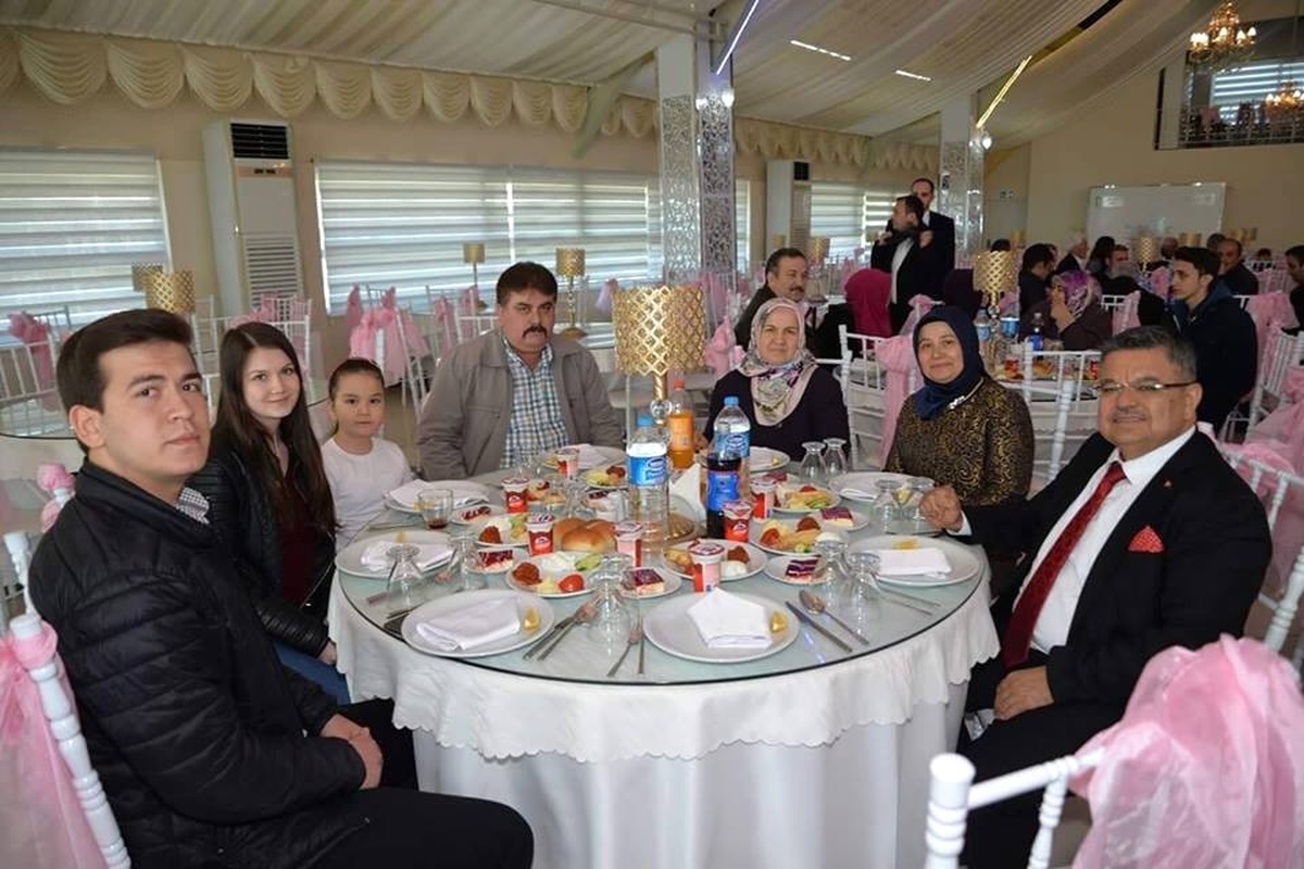Başkan Yağcı, Şehit Aileleri ve Gazilere Yemek Verdi